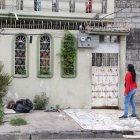 En este portal estaban Natalia Rojas Pérez, Jeffri Burbano Pérez, Jaime Tovar Pérez y Ángelo Suárez Vera cuando fueron baleados.