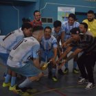 Toda la alegría del Club Guayas al quedarse con el primer lugar en varones. Trofeo y medallas para los campeones.