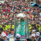Cientos de fieles acompañaron a la Virgen en este primer día.