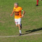 Robert Carmona juega en el Club Social y Deportivo Hacele Un Gol A La Vida, que disputa el Torneo Divisional D de Uruguay.