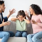 Eviten discutir en frente de sus hijos, eso les afecta.
