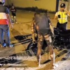 Los 69.000  voltios que recibió el individuo le causaron quemaduras de primer y segundo grado.