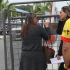 Familiares de Luis Solórzano llegaron a la morgue. Estaban consternados.