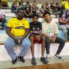 Wellington Quinteros y sus hijos Paul e Isaac disfrutaron del juego de Barcelona.