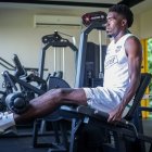 Michael Carcelén jugador de Barcelona haciendo trabajos de gimnasio.