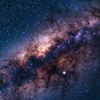 Un estudio revela cómo se formaron las estrellas del centro de la Vía Láctea