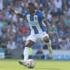 Pervis Estupiñán jugó su primer partido como titular con el Brighton.
