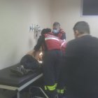 El herido fue llevado a un centro de salud para suturar sus heridas.