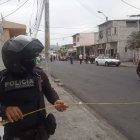 De acuerdo a los registros policiales, la víctima habría registrado prontuario delictivo por tenencia ilegal de armas, homicidio y robo.