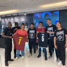 Al Sadd y los obsequios para los ecuatorianos que visitaron Catar, Jerson Ruiz y Bolívar Holguín.