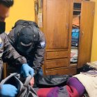 El sospechoso fue detenido mientras dormía en su domicilio, ubicado en San Antonio de Pichincha, en el norte de la capital.