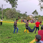 El cuerpo de la niña fue sacado la tarde del domingo y llevado al departamento forense.