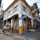 La planta baja del inmueble fue cercada con una cinta que dice "peligro".