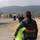 Abrazada a su hijo Mariana contó cómo ha sido vivir los dos últimos años en Socio Vivienda.