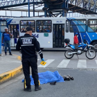 El conductor que atropelló al hombre se dio a la fuga.