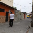 Una de las víctimas fue asesinada afuera de su domicilio.