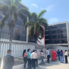 Usuarios y funcionarios fueron evacuados debido a la emergencia.