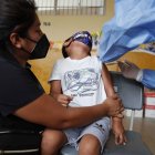 Las autoridades hicieron un llamado a la población para que acuda a los centros de vacunación en todo el país con el objetivo de completar el esquema de dos dosis.