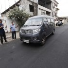 Las ‘naves’ de los vecinos ahora transitan sin problema por la calle pavimentada.