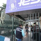 A la casa de salud, en el sur de la urbe, llegaron agentes policiales junto al fiscal