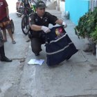 El chaleco que habrían abandonado los sujetos que dispararon a la fémina.