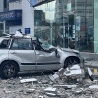 Se desconocen las circunstancias del hecho que dejó a una mujer con una rotura de cabeza moderada y un automotor destrozado su parte delantera.