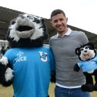 Facundo Martínez, capitán del Trencito, no perdió la oportunidad para tener su foto junto a Aurelio.