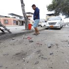 El explosivo fue lanzado abajo de un carro en Sauces 2.
