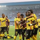 Damían Díaz y sus compañeros segundos antes de suspender el partido.