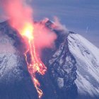 El volcán Sangay expulsa ceniza que cae sobre zonas andinas de Ecuador