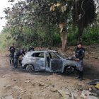 Las dos víctimas que estaban dentro del carro serían hombres.