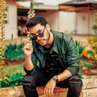 Siempre mantiene ocultas sus relaciones amorosas.