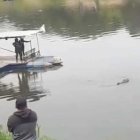 Luego que divisaron el cuerpo, comunicaron el hecho a la policía y se procedió al rescate.