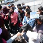 Decenas de postulantes rogaron en la puerta de la empresa municipal por un puesto.