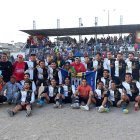 Los campeones de la liga barrial IESS-FUT y su festejo tras ganar una intensa final del balompié barrial.