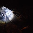 El vehículo en que se movilizaban los supuestos sospechosos.