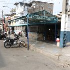 El taller fue atacado la noche del lunes. Policías han hecho rondas desde entonces.