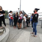 La joven embarazada llegó a la morgue para retirar el cuerpo de su amado.