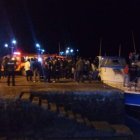 Las personas que fueron rescatadas eran llevadas al muelle de carga de Puerto Ayora, en la isla Santa Cruz.