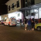 El hombre fue atendido por los galenos de esta casa se salud y su condición es estable.