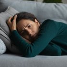 Estar solo e infeliz envejece más que fumar