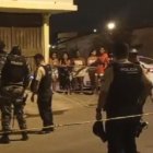 Autoridades policiales se hicieron presentes en las escenas de los crímenes.