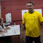 En caso de que ninguno de los candidatos alcance más de la mitad de los votos válidos, los dos más votados tendrán que enfrentarse en una segunda vuelta.