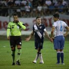 El árbitro Marlon Vera dirigió el duelo entre 9 de Octubre y Liga de Quito.