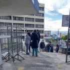 Familiares llegaron hasta la morgue de la Policía Nacional para retirar el cadáver.