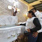 Los restos de Jeyco, de 10 años, son velados en la casa de un familiar.