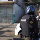 La Policía llegó al lugar. Las personas asesinadas ya fueron identificadas.
