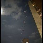 Otros videos que circulan en internet dan muestra de la forma circular de los objetos no identificados.