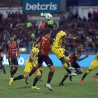 Barcelona perdió de visita ante Deportivo Cuenca.