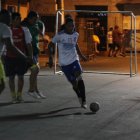 De 17:30 a 20:00 se dan los encuentros de índor entre los ‘peloteros’ del barrio.